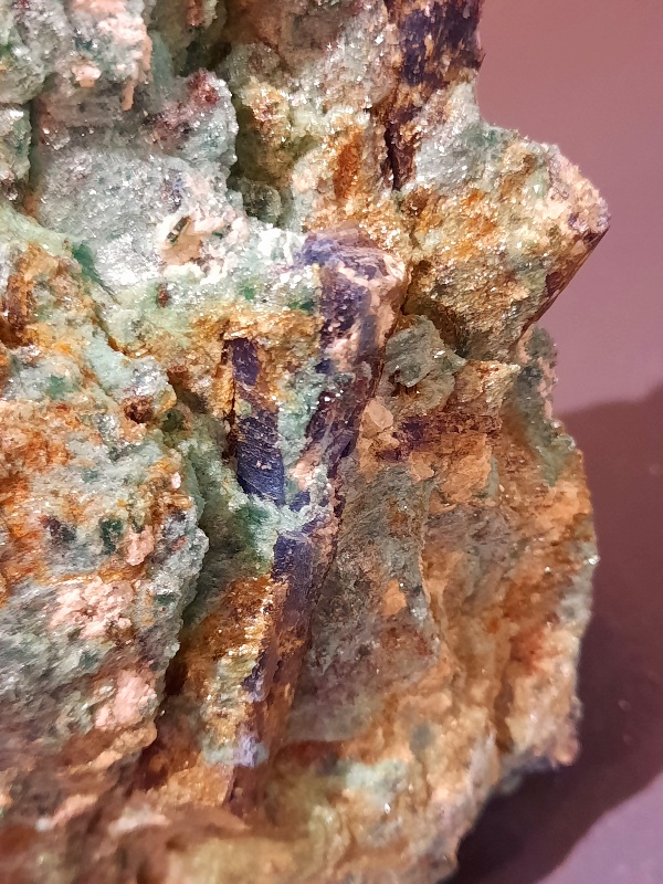 Cyanite Dans Fuschite Cr Boutique Maya Et Inca